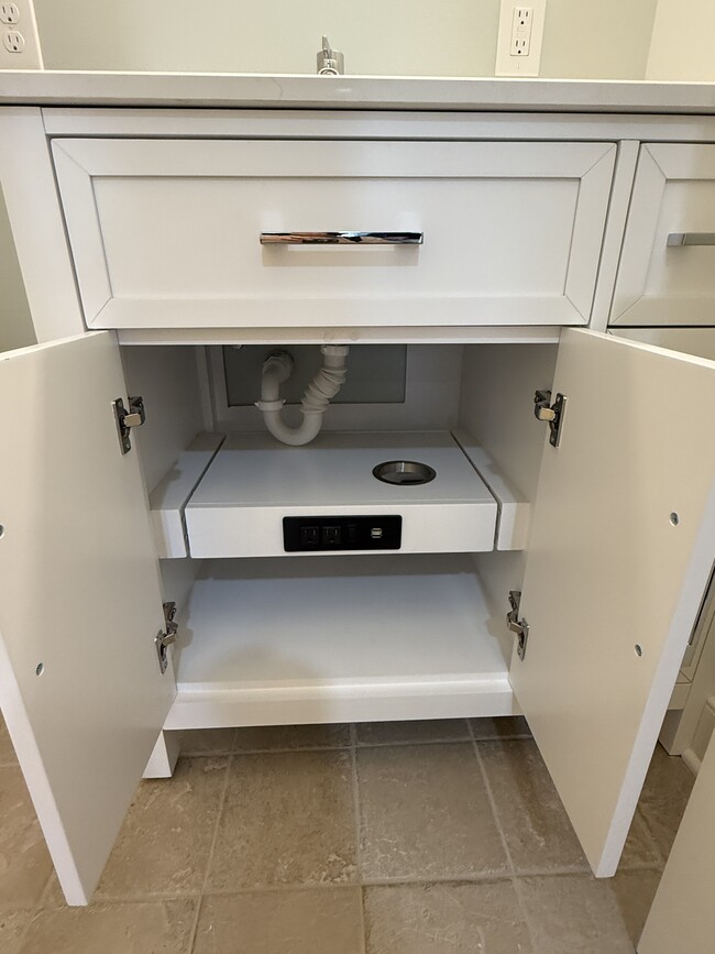 Main Bath Vanity (built-in hair dryer outlet) - 460 Eastbrooke Ln