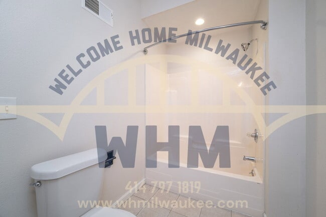 Building Photo - N90w16736 Roosevelt Dr