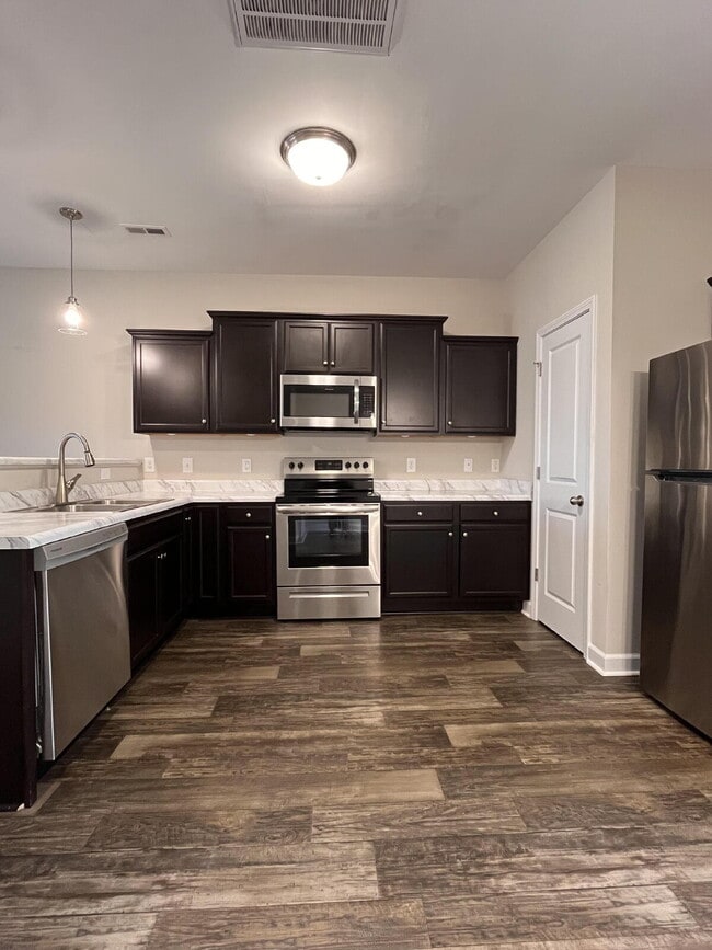 Building Photo - 2 Jaydn Dr W