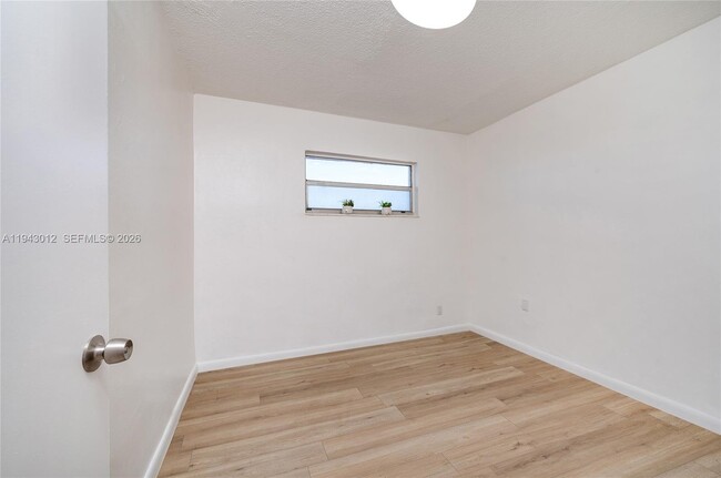 Building Photo - 2463 Coral Wy