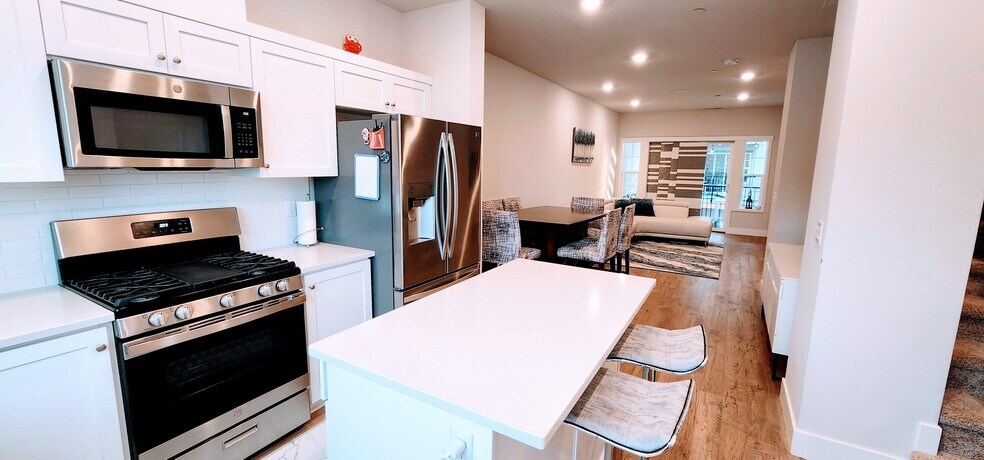 Building Photo - 16065 NW Frog Ln