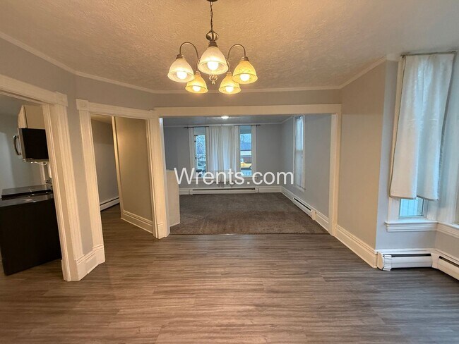 Building Photo - Half Off First Month's Rent Move in Special!! Perry District - 3 Bed/1 Bath Home