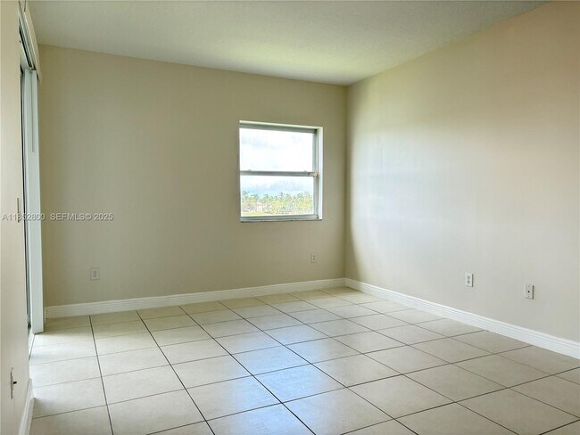 Building Photo - 10730 NW 66th St