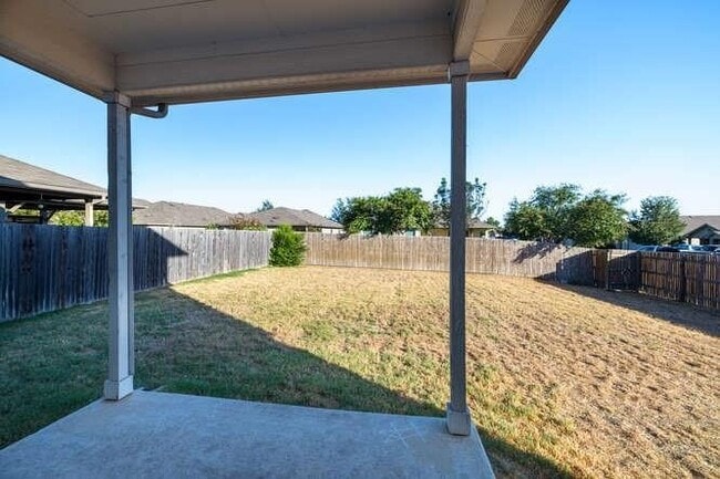 Building Photo - 402 Zenith Rd