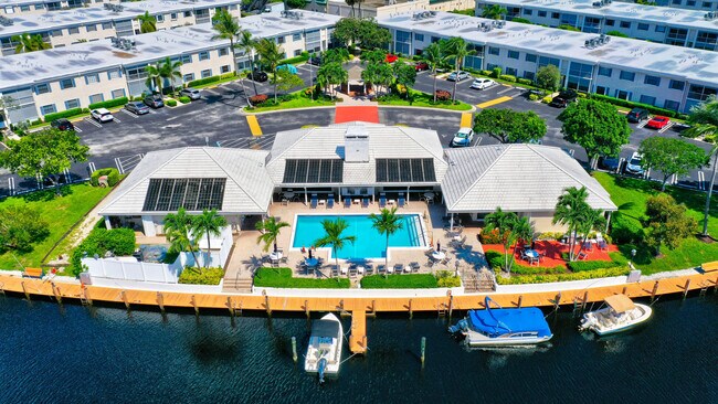 Building Photo - 170 Cypress Club Dr