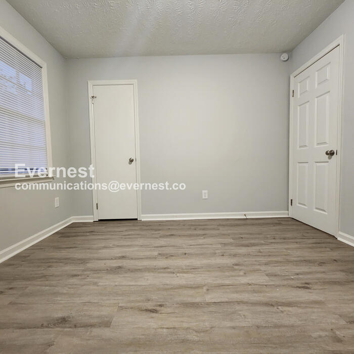 Building Photo - 680 Honey Creek Rd SE