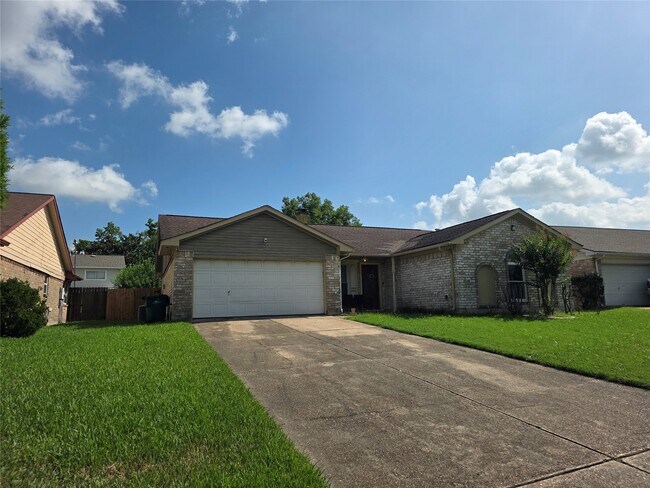 Building Photo - 12531 La Rochelle Dr