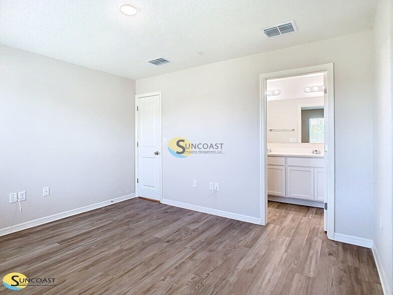 Building Photo - 3821 SW 43rd Ct