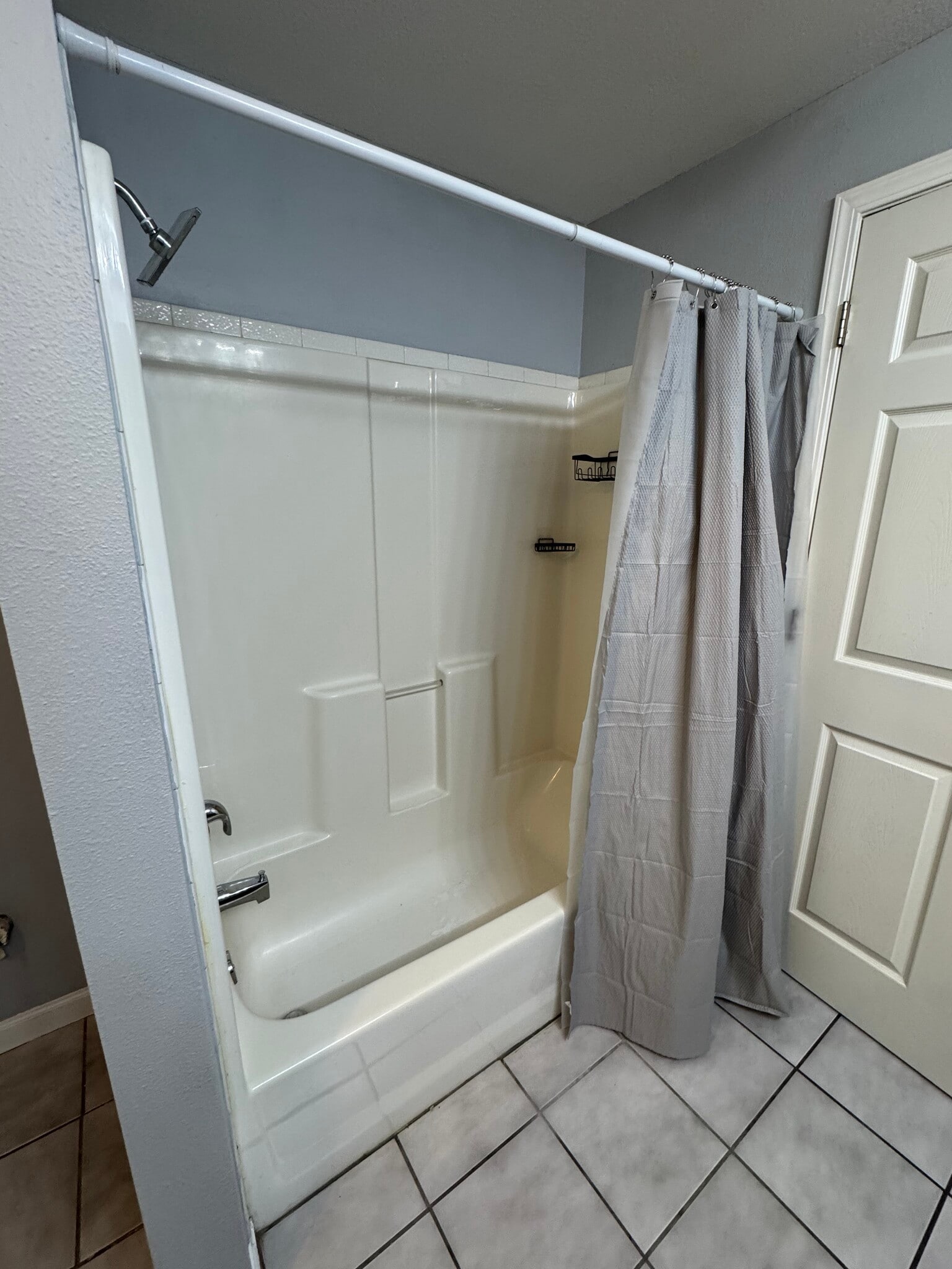 Main bath tub - 14705 31st Ave NE