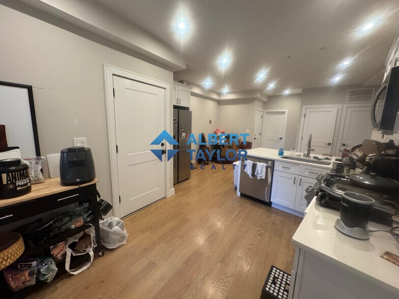 Building Photo - 165 Allston St