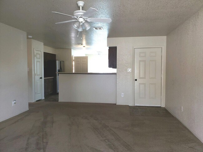 Building Photo - 3 bedroom/2 bath home for Rent