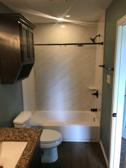 Master Bath - 2909 Alice Ln