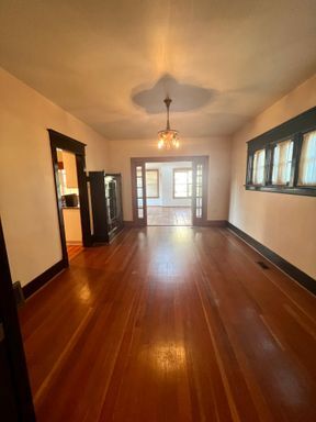 Building Photo - Beautiful 3 Bedroom Home in the Heart of Q...