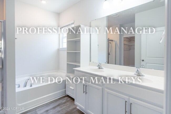 Building Photo - 458 Golden Villas Dr