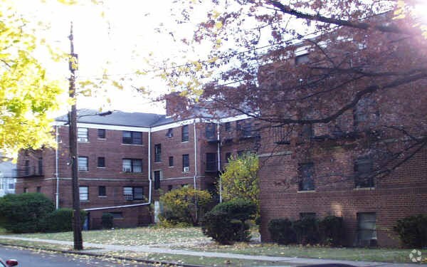 Building Photo - Jeffrey Garden Apartments