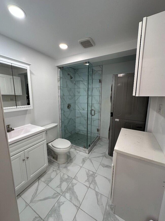 Building Photo - 3 bedroom in Brooklyn NY 11231