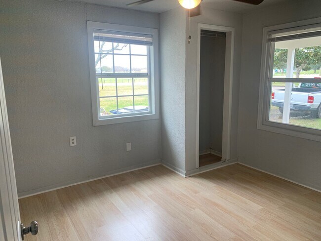 Building Photo - 2306 28th Ave N