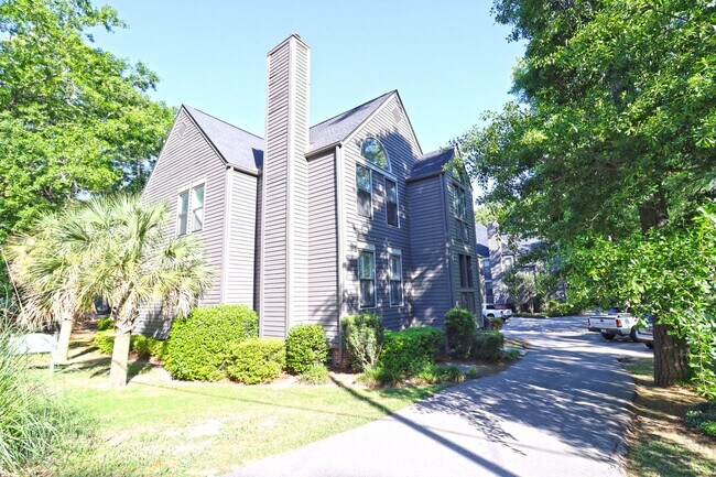 Building Photo - Luxury 3BR/2BA Renovated Condo