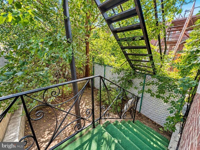 Building Photo - 5548 Sansom St