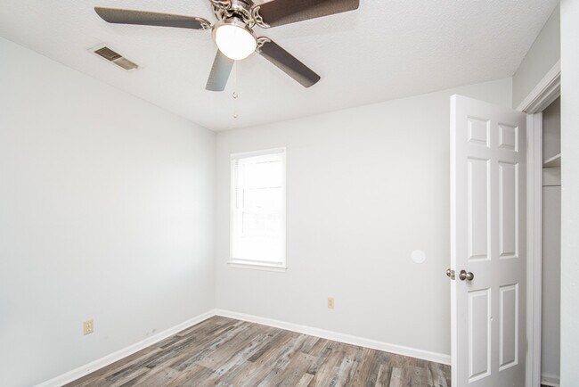 Building Photo - Charming Columbia, SC Home!