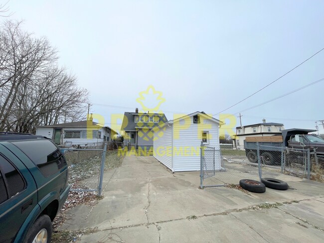 Building Photo - 3 bedrooms 1.5 bathrooms house for rent