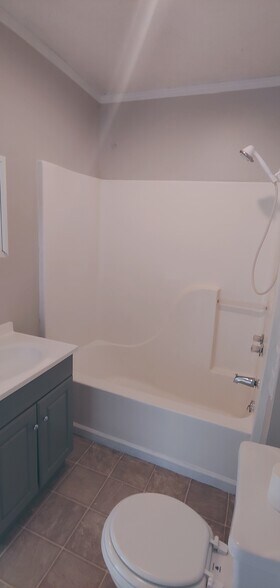 Building Photo - 331 Lilleston Ave