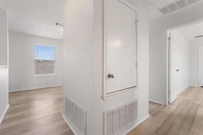 Building Photo - 11853 Gaelic Dr