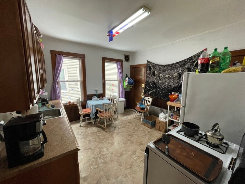 Building Photo - 87 Gardner St