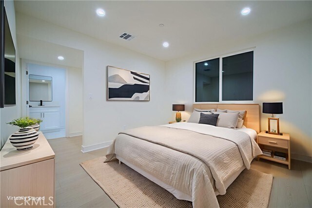 Building Photo - 801 E 84th Pl