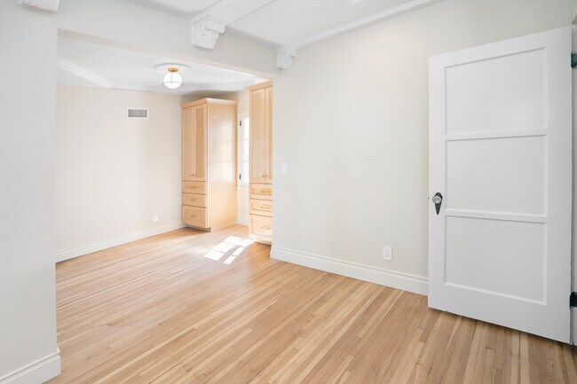 Building Photo - 1215 S Crescent Heights Blvd