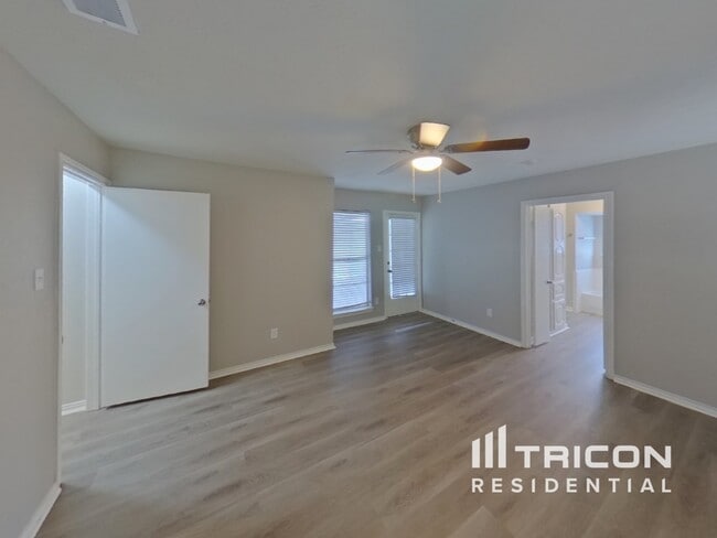 Building Photo - 10144 Desert Willow Dr
