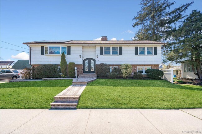 Building Photo - 445 S Wellwood Ave
