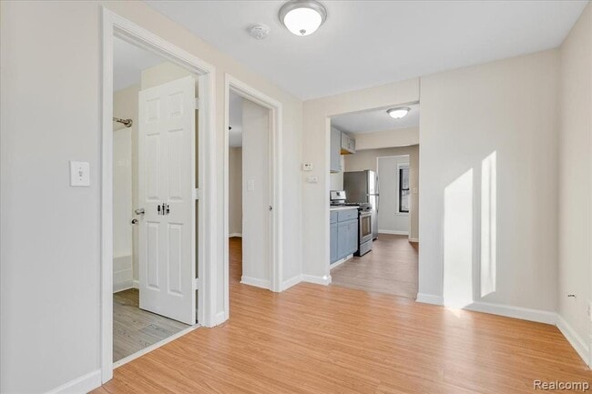 Building Photo - 60 W Harry Ave