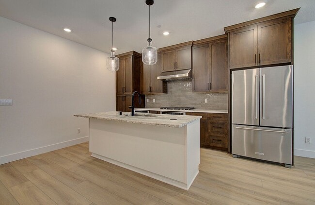 Building Photo - Luxury Upgraded Executive Townhome | 4 Bed | 3 Bath in Prime Camas School District