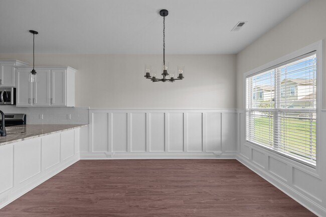 Building Photo - 4400 Laurel Rdg Dr