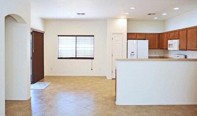 Building Photo - Priced right in Dove Mountain. Fresh & cle...