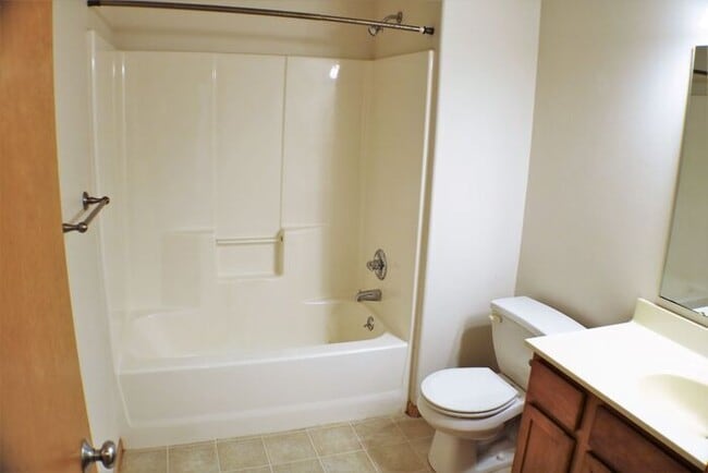 Building Photo - $1,300 | 2 Bedroom, 2 Bathroom Condo | Pet...