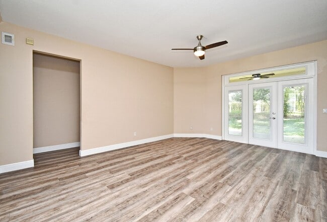 Building Photo - Lovely Remodeled 4/2 Home