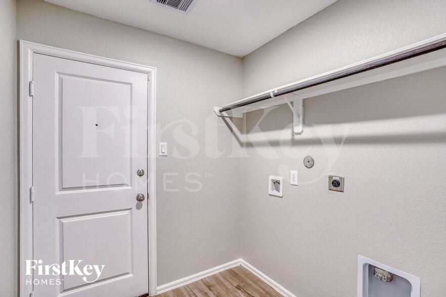 Building Photo - 9214 Burnet Flds Dr