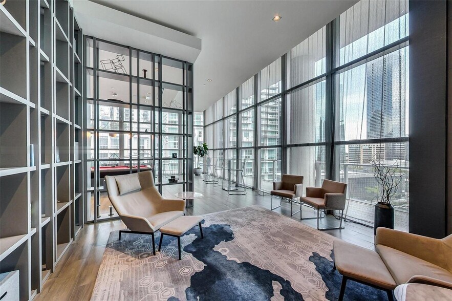 Building Photo - 1100 S Miami Ave