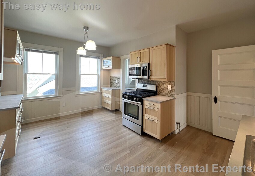 Building Photo - 107 Oxford St