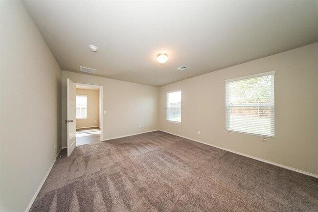 Building Photo - 2204 Dillards Dr