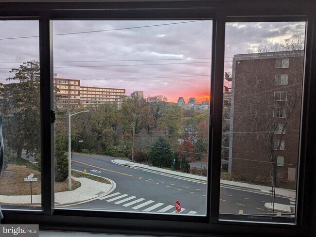 Building Photo - 1300 S Arlington Ridge Rd