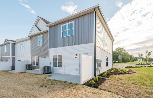 Building Photo - 3 Bedroom Townhome in Lynchburg