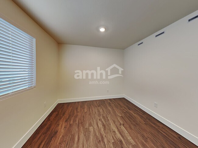 Building Photo - 4043 Bold Stripe Ave