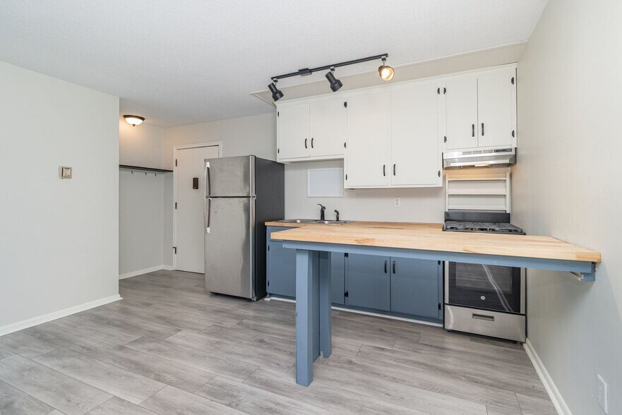 Building Photo - 2009 Commerce Blvd