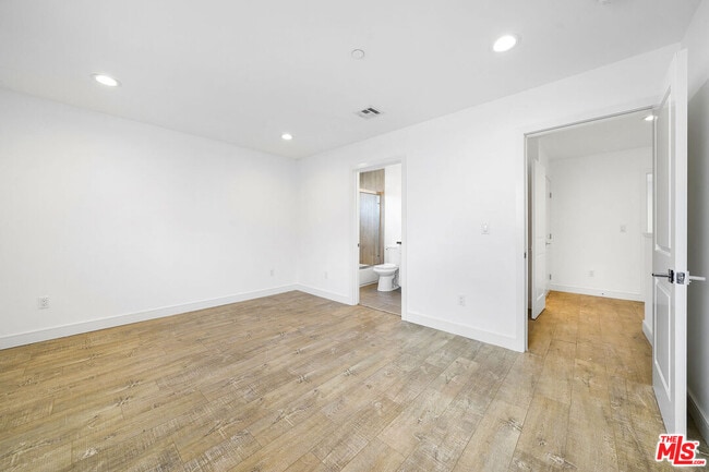 Building Photo - 14228 Sylvan St