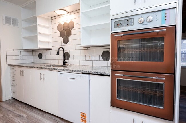 Building Photo - 619 N Glendale St