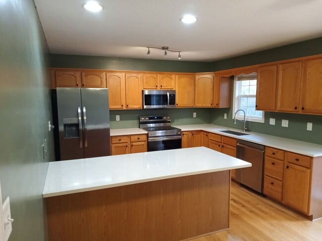 Building Photo - Gorgeous home in Weaverville available now!