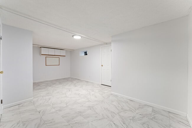 Building Photo - 14 Wakefield Rd